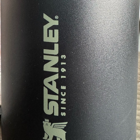 Stanley GO Growler 64 oz BPA-Free Insulated Stainless Steel Beverage Container - Picture 6 of 11
